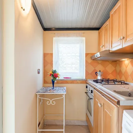 Appartement With Terrace Near The Sea