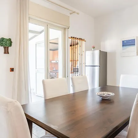 Guesthost - With Terrace Near The Sea *