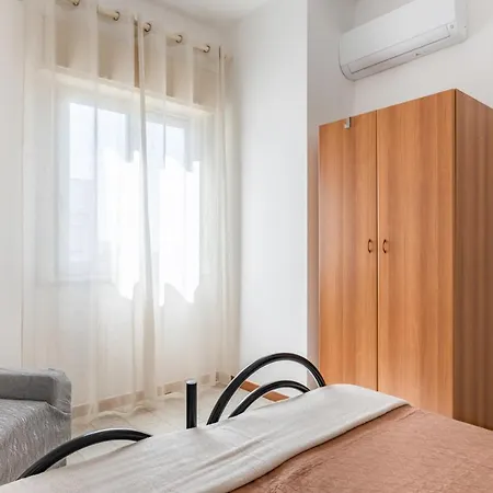 Guesthost - With Terrace Near The Sea Apartment Giardini Naxos