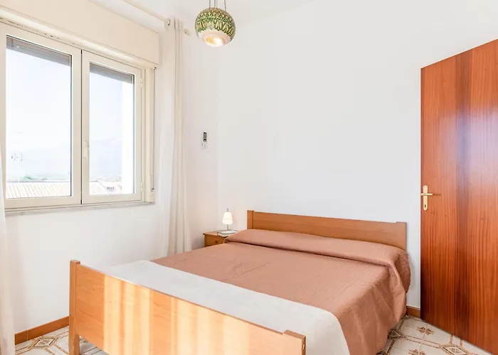 Guesthost - With Terrace Near The Sea *